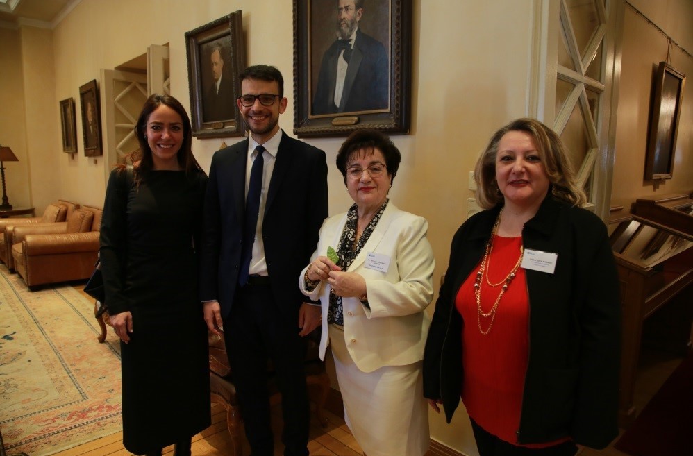 Δόμνα Πύρρος Πρόεδρος Μάνθου1